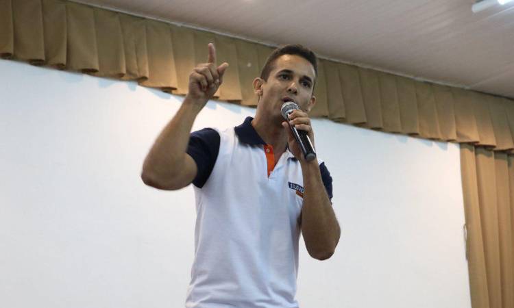 Allyson Bezerra realiza palestra na abertura da Escola de Jovens Líderes do Seridó no sábado, 23